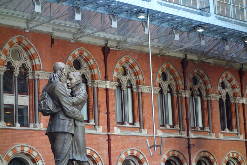 The-Meeting-Place-St-Pancras